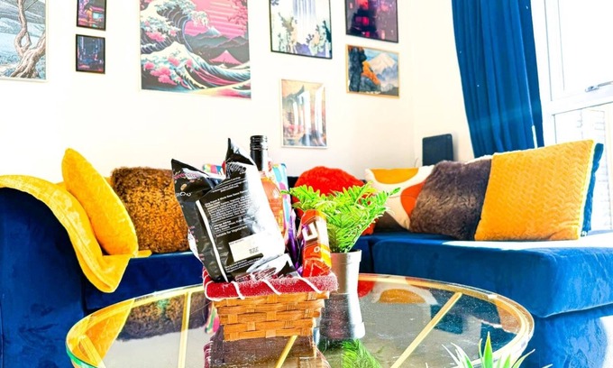 Bordesley Maison | Fully Furnished Home with Parking, Private Garden, Sleep 9