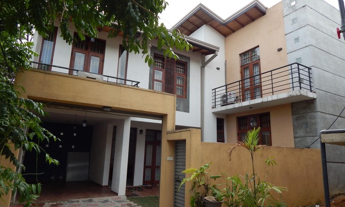 Thalawatugoda Maison | Maison entièrement meublée à louer à long ou à court terme