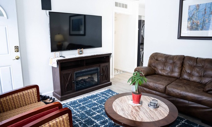 Romulus Maison | Fully Furnished Newly renovated 3 Bed 1Full Bath Single Family Home near Airport
