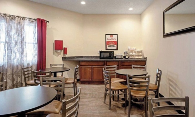 Clinton Appartement | Fully Furnished Studio Available in Clinton, IA