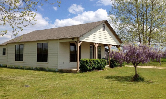 Delight Maison | Entièrement meublé avec deux chambres de ferme, "La Petite Maison" a tout!