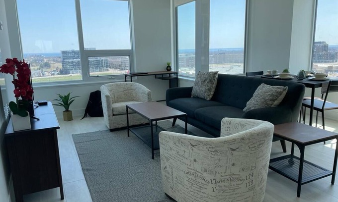 Oakville Copropriété | Fully furnished, very clean and bright Modern Lake view , perfect location