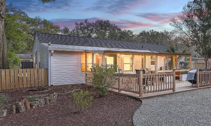 Mount Pleasant Maison | Fully Loaded Home ~ Kid Friendly ~ Outdoor Space