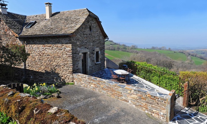 Castelnau-de-Mandailles Maison | Gîte entierement renové aux portes de l'Aubrac avec vue sur la vallée du Lot