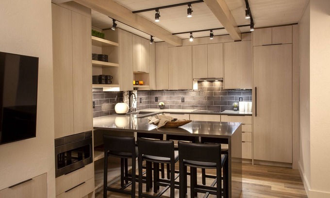 Ketchum Copropriété | Fully Remodeled Modern Condo Steps from Warm Springs Lift