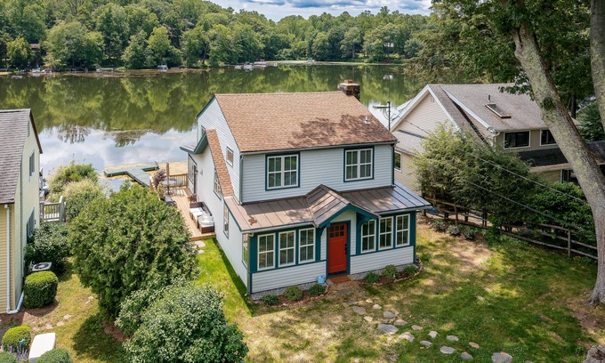 South Salem Maison | Fully renovated 4 bedroom lake front home