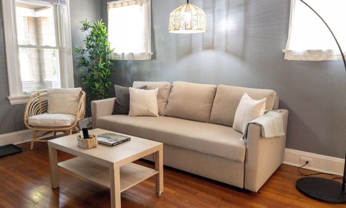 Fairfax Appartement | Fully Renovated Apartment Right Off Murray Trail, 15 Minutes to Downtown Cincy