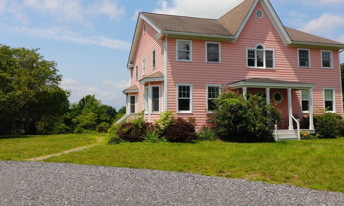 Town of Clermont Maison | Fully Renovated Home with 12 acres and heated saltwater pool
