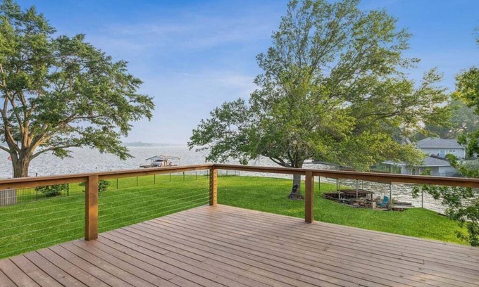 Enchanted Oaks Maison | Fully Renovated Luxury Lake Front Retreat for Multiple Families!
