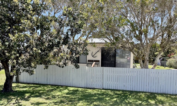 Brooms Head Maison | Fully renovated traditional beach cottage opposite ocean