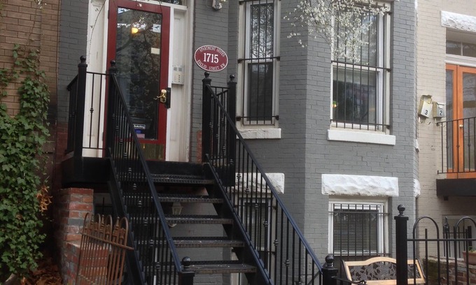 Lanier Heights Appartement | Fully Stocked 1 Bedroom Centrally Located in Adams Morgan Near Great Restaurants