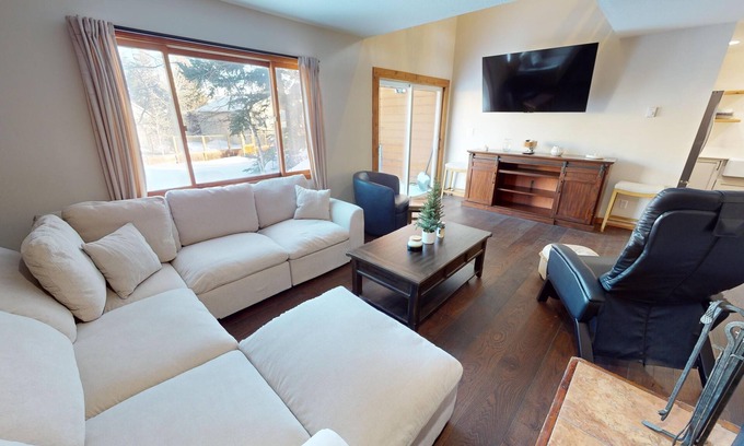 Willowbrook Meadows Maison | Fully Updated! Pet Friendly, Sauna, Garage. Easy Drive to 6 Ski Areas, Dining