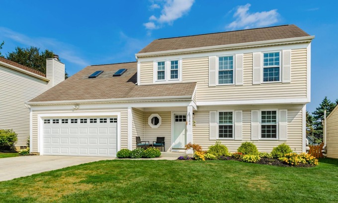 Kilbourne Maison | Fully updated w/Large great room for family time, game room, Close to Zoo!