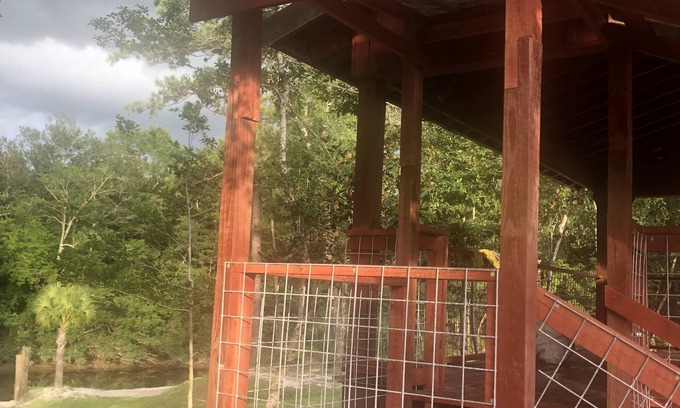 Biloxi Cabine | Fun Bunkhouse located right on the River