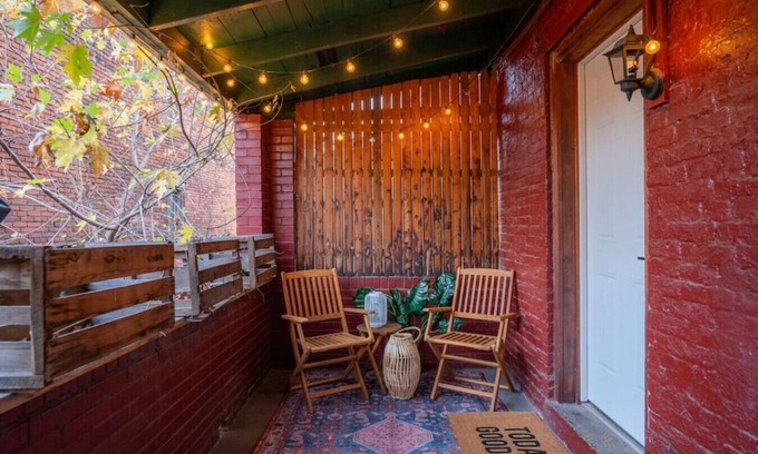 Lower Lawrenceville Appartement | Fun Designer space with Patio!