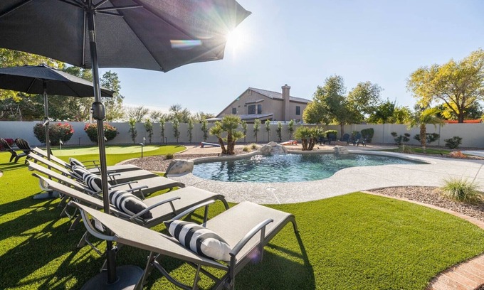 Glendale Maison | Fun Filled Stadium Getaway w/ Heated Pool & Golf