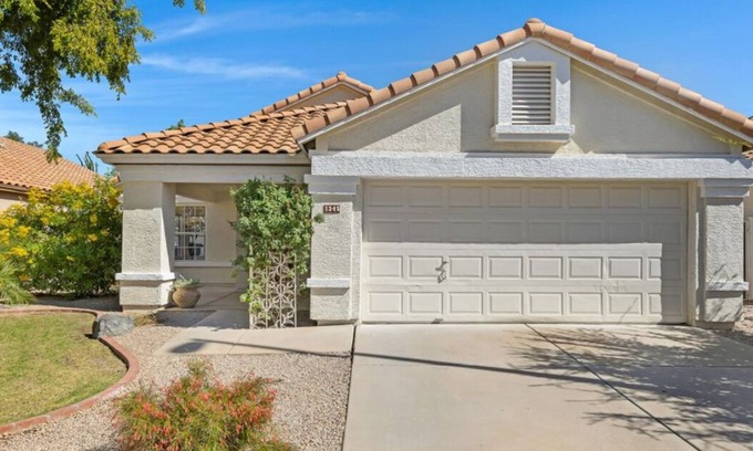 Val Vista Lakes Maison | Fun Gilbert home with swim spa and ping pong in Val Vista Lakes!