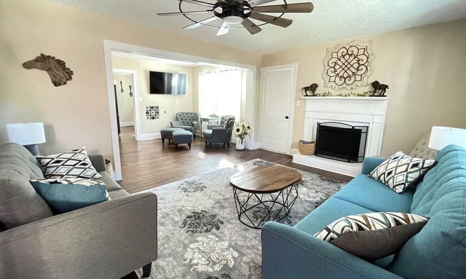 Aiken Maison | Fun House/King Bed - Close to Town/Full of Entertainment!