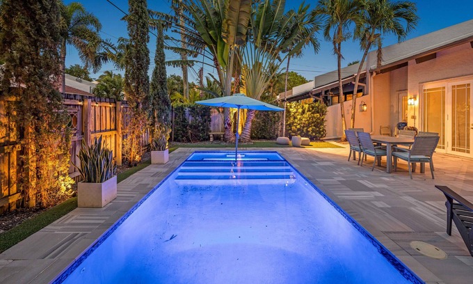 Colee Hammock Maison | Fun Location! 1 block walk to Las Olas blvd in Ft. Lauderdale w/ Pool & parking