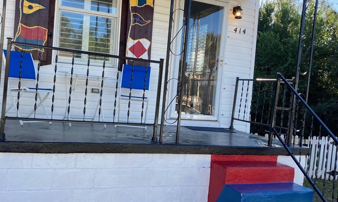 South Pensacola Cottage | Fun Quirky Cottage for 1 or 2--short drive to the beach
