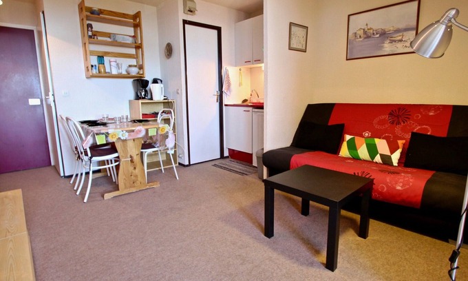 Chamrousse Appartement | Functional Studio Cabin for 4, South-Facing Balcony, Ski-In/Ski-Out