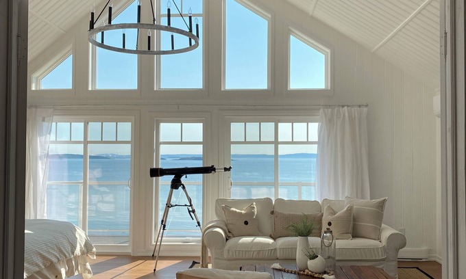 Saint John Maison | Fundy Bay Beach House 5 Bedroom, Ocean Front, Hot Tub, Theater Room, Fire Pit