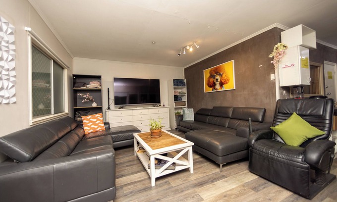 Clayfield Appartement | Funky 2-bedroom apartment in Albion with AC, WiFi, Gym