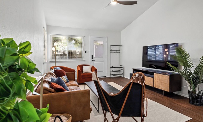 Quail Hollow Maison | Funky Austin Getaway: 2-bedroom minutes away from Q2, Domain, & more.