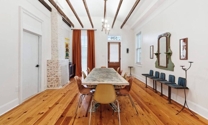 East Riverside Maison | Funky Colorful House w Heated Pool 4br|3ba