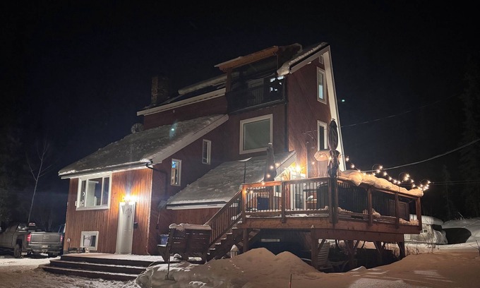 Whitehorse Maison | Funky style house with the outdoors at your feet, yet within city limits!