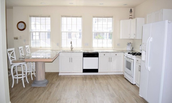 Townsend's Inlet Maison | Furbaby Friendly! Beach House!!!