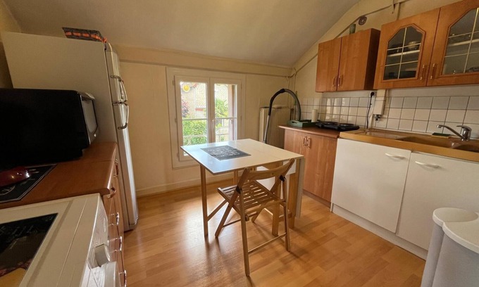 Conflans-Sainte-Honorine Appartement | Appartement meublé Fin d'Oise - Quartier calme (200m RER A / Gare SNCF)