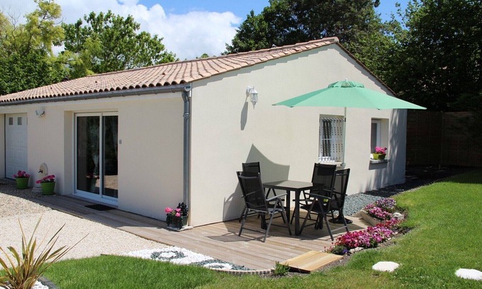 Semussac Maison | Meublé 4**** - 2 PERS -TOUT CONFORT- PISCINE 5 x10 - WIFI - PROCHE MER ROYAN
