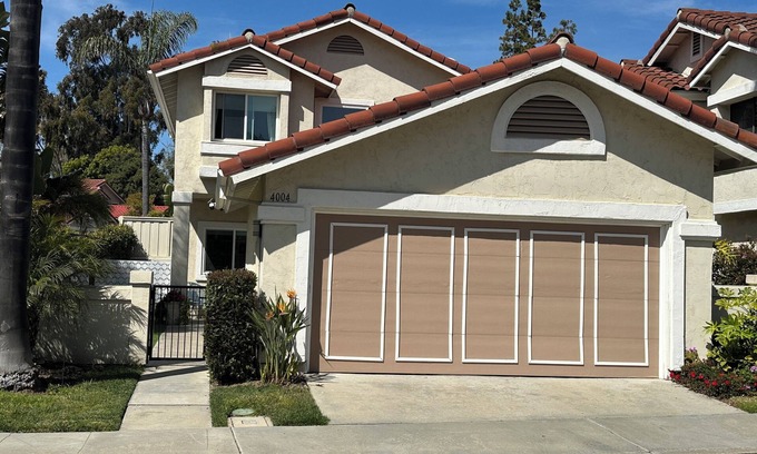 University City Maison | Furnished 3-bedroom house in La Jolla Colony with pool and park