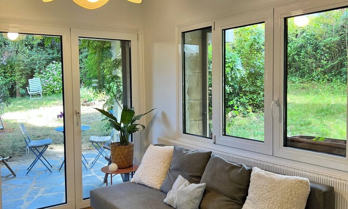 Bougival Appartement | Furnished Design Studio 25m² - Direct access to La Défense