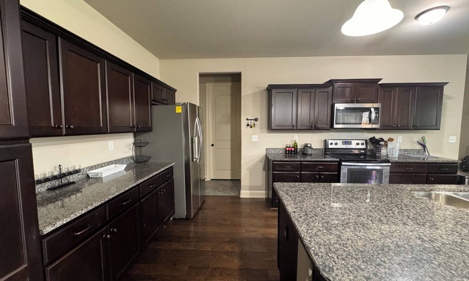 Ellendale Maison | Furnished Home with 4 Bedrooms and Prime Location for Nurses & Executives