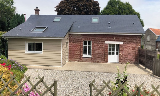 Biville-sur-Mer Maison | Furnished house with enclosed courtyard and large south-facing terrace,