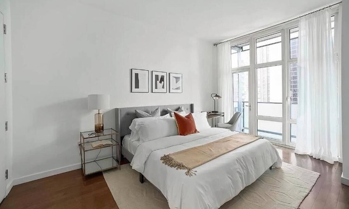 Central New York City Appartement | FURNISHED Oversized 1 Bedroom with Home Office Short-Term Available