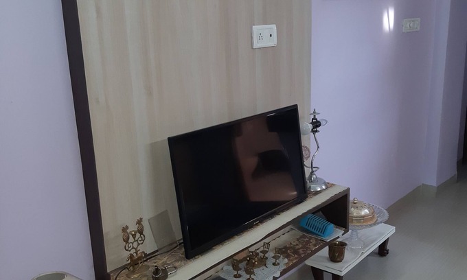 Rau Maison | Chambre meublée disponible pour les invités pour une courte période à des frais nominaux