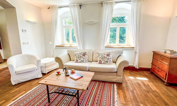 Falkenhain Maison | Gärtnerhaus by Interhome
