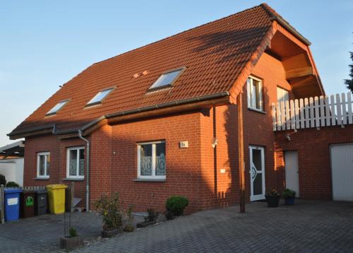 Olvenstedt Appartement | Gäste-und Ferienwohnung Magdeburg Alt-Olvenstedt, zwei Schlafzimmer, Treppenlift, ruhige Lage, Nähe Klinikum und Abfahrten A 2 und A 14