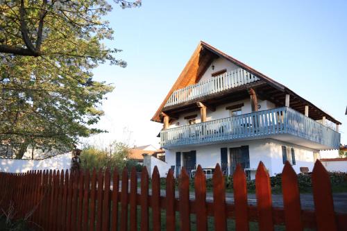 Frensdorf Appartement | Gästehaus Roensch