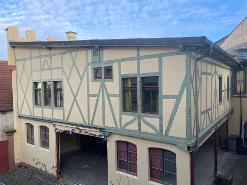 Monsheim Maison | Gästehaus Villa Fliedner - Das Kutscherhaus