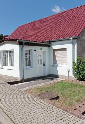 Locktow Appartement | Gästewohnung Locktow, Hauptstraße 1