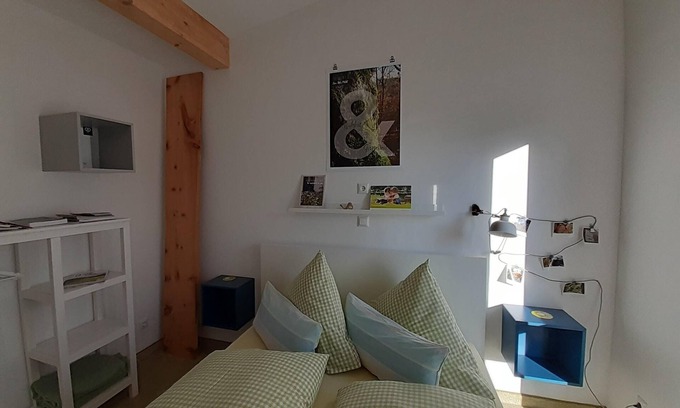 Bad Urach Appartement | Gästezimmer FreiRaum 2-4, mit Dusche/WC, Sitzecke