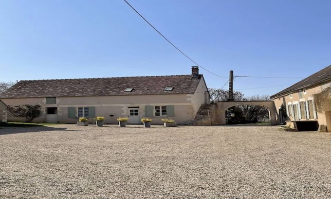 Druyes-les-Belles-Fontaines Maison | Gîte au coeur d'un domaine pour amateurs de nature et de calme