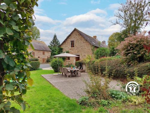La Pellerine Maison | Gîte à la campagne avec jardin privatif, terrasse, et jeux extérieurs près de Fougères - FR-1-600-69