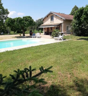 Biziat Appartement | Gîte à la campagne avec piscine