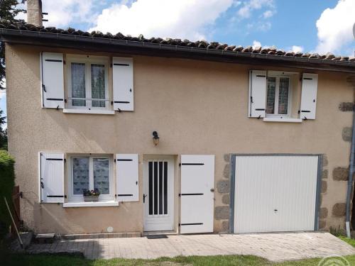 Saint-Jean-la-Vetre Maison | Gîte 110m²: 3 ch, terrasse, jardin, animaux acceptés, wifi, charges incluses, draps fournis - FR-1-496-248