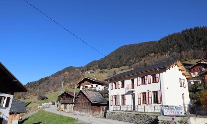 Beaufort Maison | Gîte 15 pers. - Mobilité réduite - Proche Saint-Guérin - Parking, Salle de réunion, Ski room - FR-1-342-260